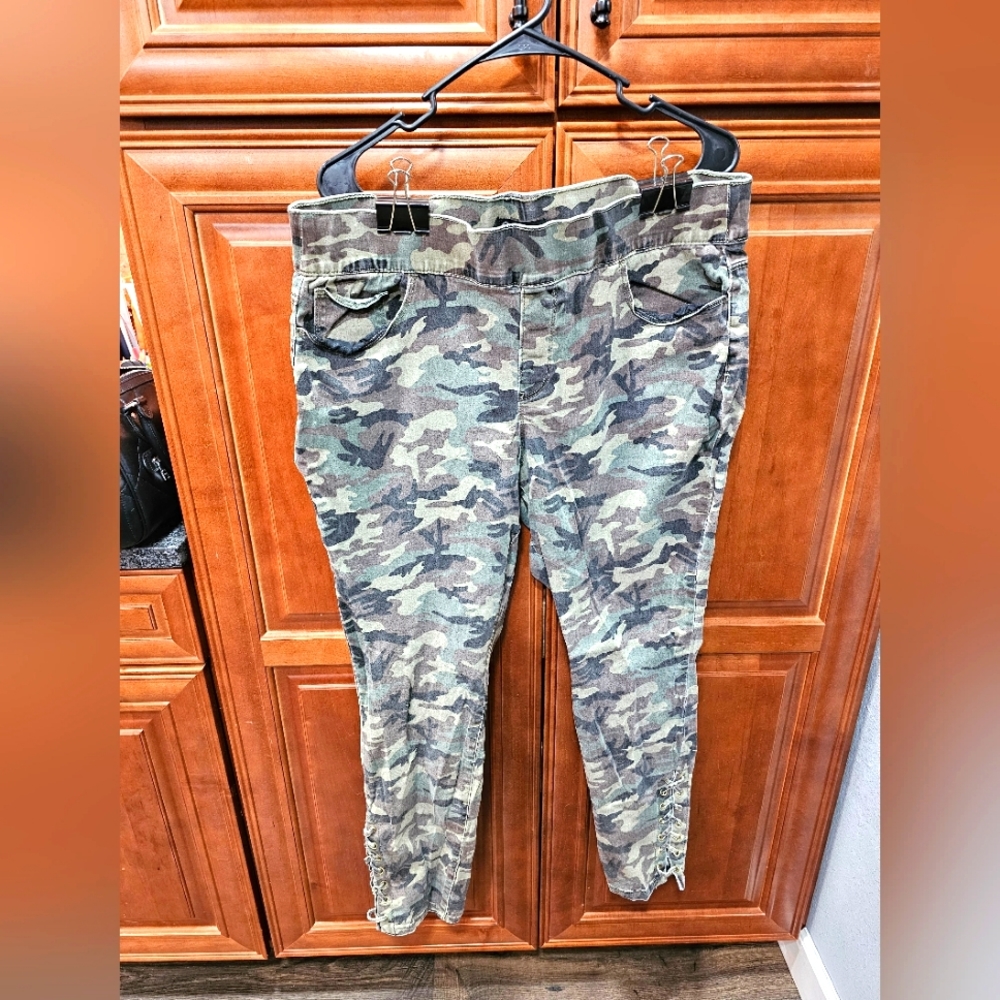 Fashion to Figure Green Camo Pants #328